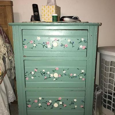 Darling 3 drawer night stand