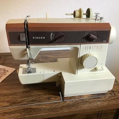 Singer Sewing machine and cabinet