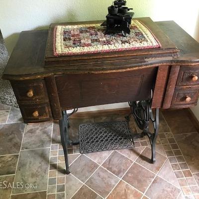 Antique Damascus sewing machine & cabinet