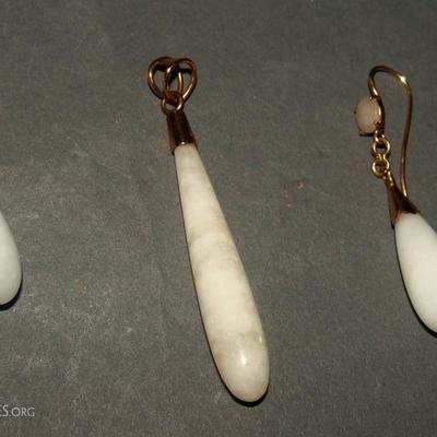 14kt Gold & Jade Earrings and Pendant Jewelry Set