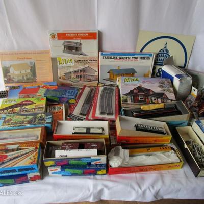 Model Train Cars and Supplies
