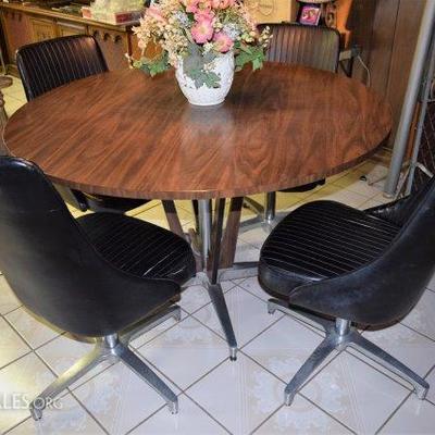 1966-67 Mid-Century Modern Chromcraft Pedestal Dining Table and 4 Black Tulip Chairs