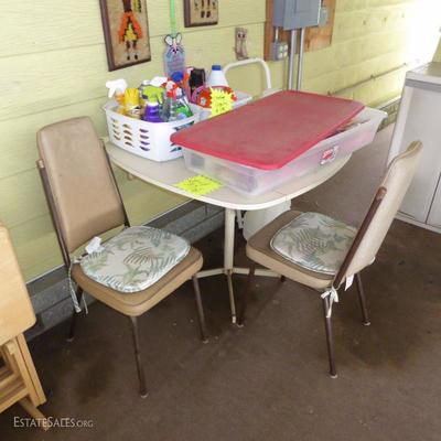 Retro table and chairs set $45..NOW $22.50