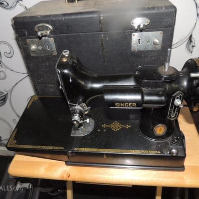 Singer Featherweight Sewing machine