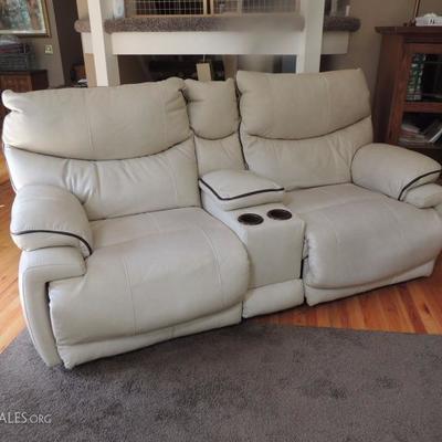 Jackson Furniture catnapper electronic recline to sleep position sofa only 1 year old. very lightly used!