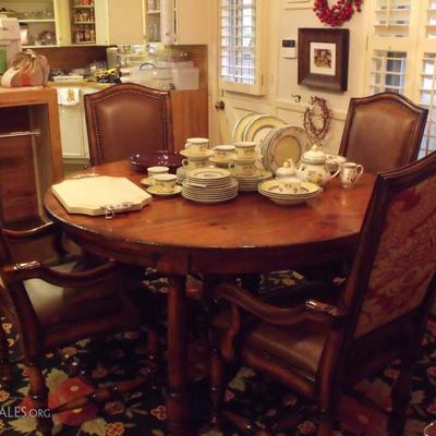 Henredon dining room table with 4 leather chairs and 2 leaves.