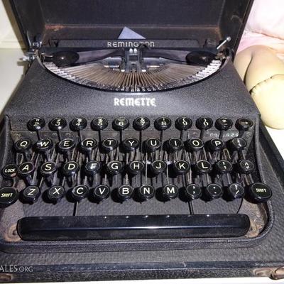 vintage typewriter Remington