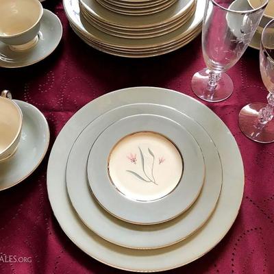 Vintage Castleton Flair dinnerware set - looks unused!
