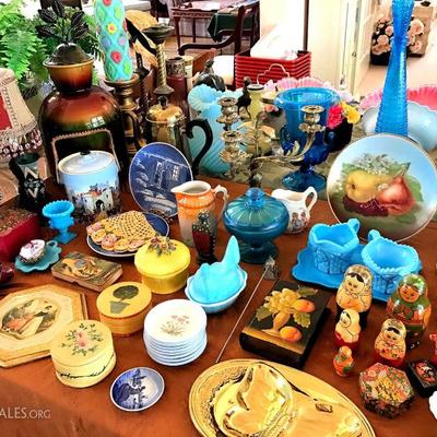 Wide range of collectibles and smalls