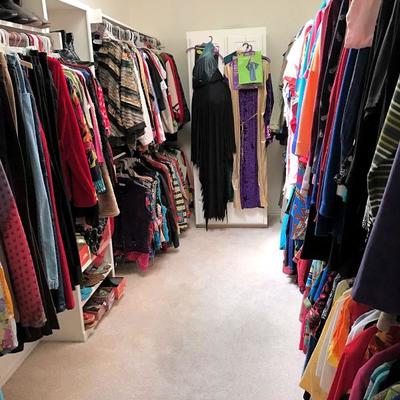 LOTS of NAME BRAND women's clothes, primarily Size Large