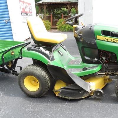 2007 John Deere Riding Mower and Attachable Cart