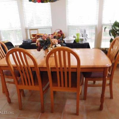Dining table and (4) Chairs