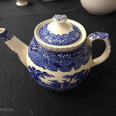 Mason's blue and ivory teapot