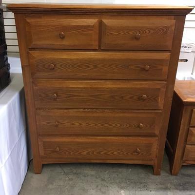 Oak chest of drawers