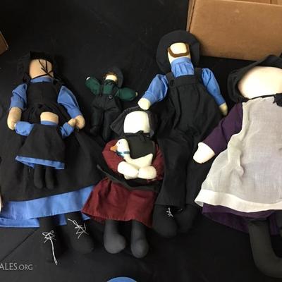 Amish dolls and decor