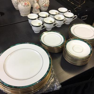 Lenox Kelly Gold band pattern with tags 