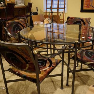 round glass table with 4 chairs 