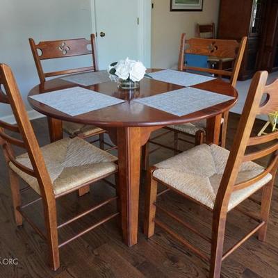 round dining room table and 4 chairs 