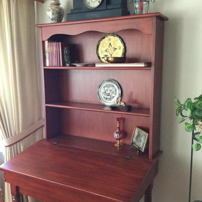 Hutch very nice piece desk top lifts for storage - it's old school Amish 