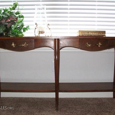 Baker Furniture Console/Sofa Table supported on Tapering cabriole legs with 2 small Drawers.