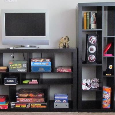 Black Wall Units (2 ea.) which can be used latÃ©ral or horizontal.