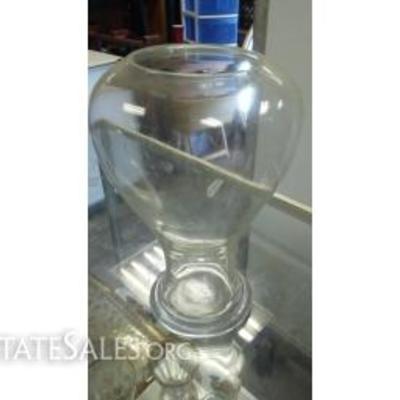 clear glass vase
