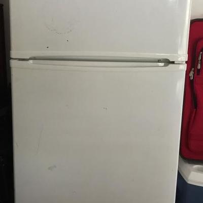 Daewoo refrigerator/freezer 15 cu.ft.
