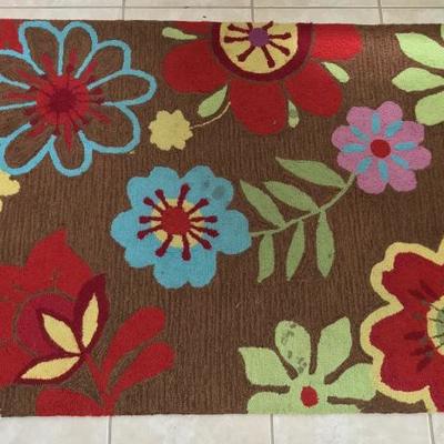 Floral area rug