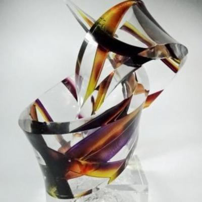 LUCITE SCULPTURE, SIGNED BY ARTIST R. GARRETT, IN CLEAR AND MULTI COLOR LUCITE