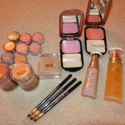 GY020 Amore Mio Makeup lot
