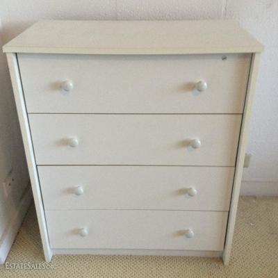 JYR114 White Pressed Wood Dresser
