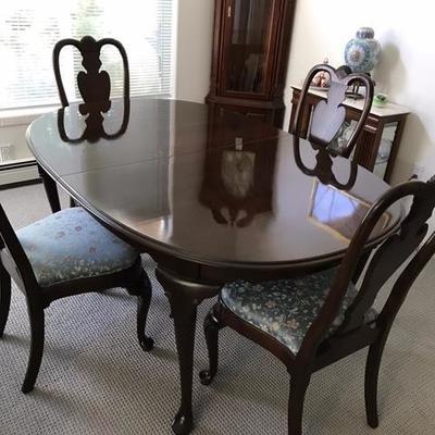 Ethan Allan dining table with leaves and 6 chairs, $400