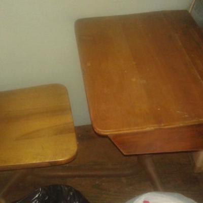 I remember these old desk when i went to school a hundred years ago!!
