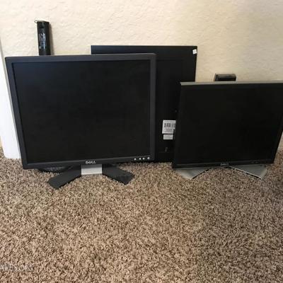 Several computer monitors to choose from 
