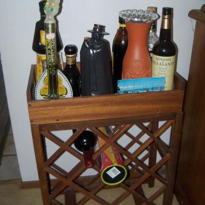 Small tables, collectible bottles, tobys