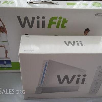 FSL221 Nintendo Wii & New Wii Fit in Box
