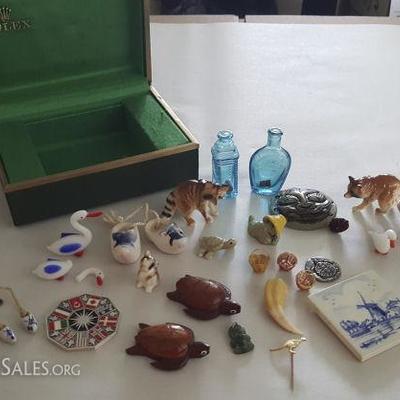 FSL211 Miniature Porcelain Animal Figurines & Souvenirs 
