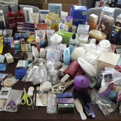 FSL071 Large Assortment of Travel & Beauty Supplies
