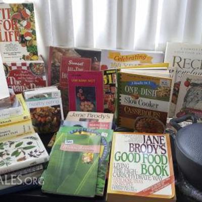 FSL040 Great Assortment of Cookbooks for Healthy Meals, Cast Iron Pot
