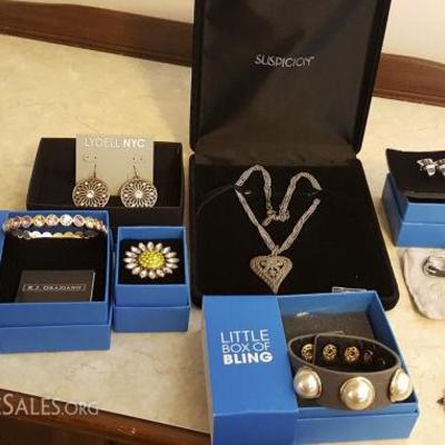 FSL147 Great Gift Lot - Selection of Costume Jewelry
