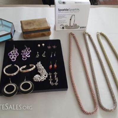FSL200 Gold Tone Necklaces, Jewelry Boxes - Marble, Glass & More
