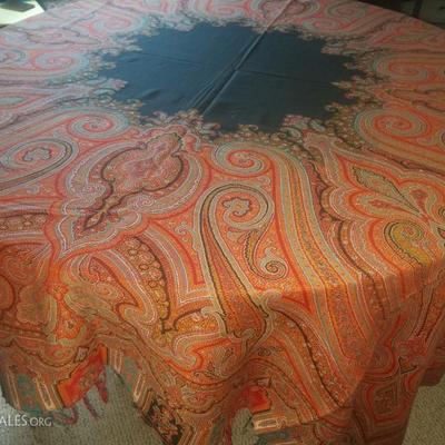 Corragio style woven table cloth