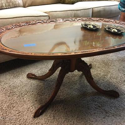 oval coffee table 