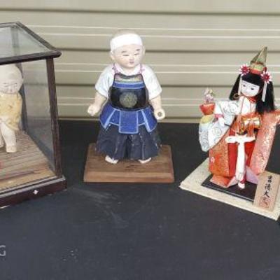 FUJ012 Four Japanese Porcelain Dolls, Glass Case
