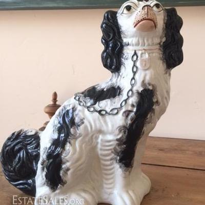 Staffordshire dog statue part of a set, vintage pieces, great condition 