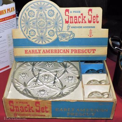 Vintage Anchor Hocking Prescut Early American 8pc snack set in original complete packaging