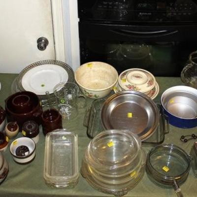 Lot of Kitchen Items
