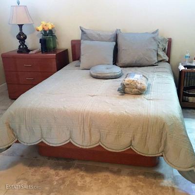 Tiger Maple Deco style veneer queen bedroom set