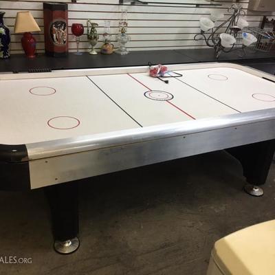 Air hockey table