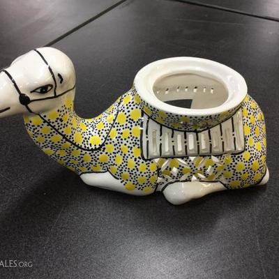 Camel candle holder